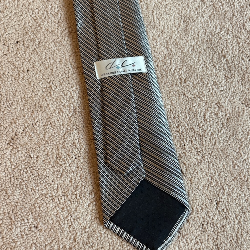 D.C. by Daniel Craig Striped Patterned Mens Silk Tie - Picture 3 of 3
